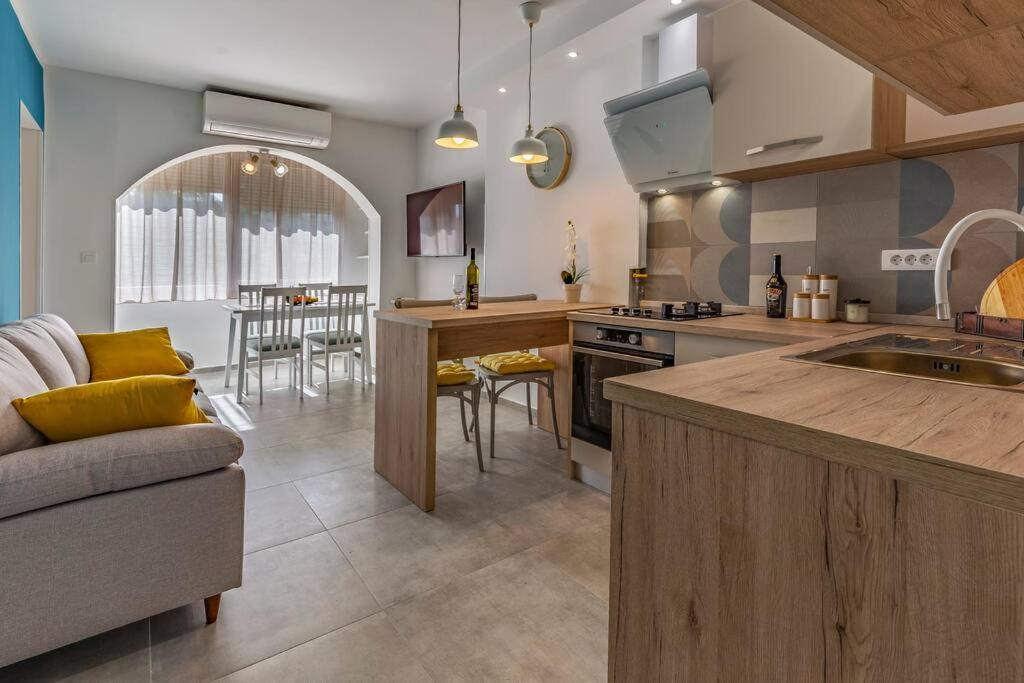 New Two Bedroom Apartment Maloni プーラ エクステリア 写真